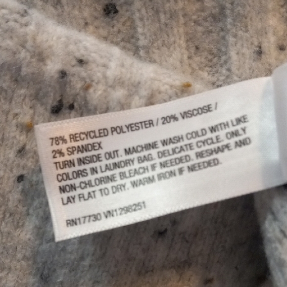 Universal Thread Speckled Gray V-Neck Sweater - Picture 8 of 8